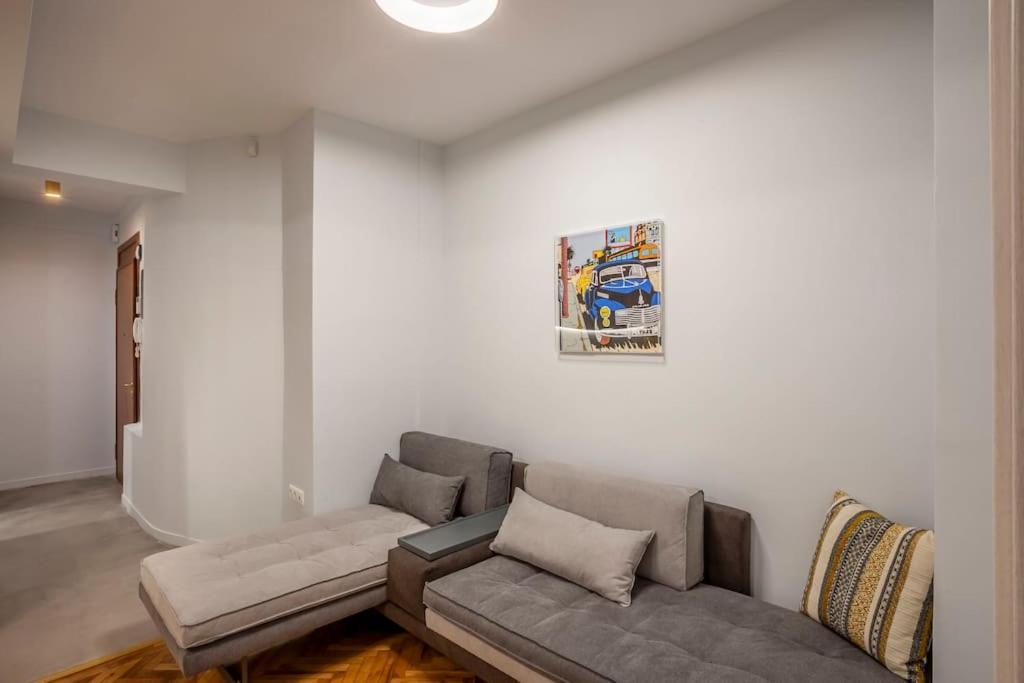 Karolou Ntil- Ground Floor Suite Tesalónica Exterior foto